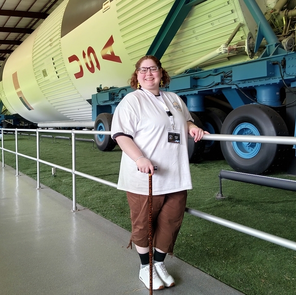 Meet your Posher, Elaine - Picture 2 of 5